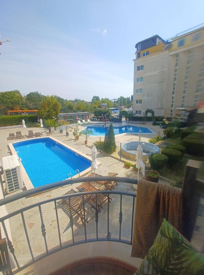 Luxury Breeze Apartment Pantai Sunny Bagian luar foto