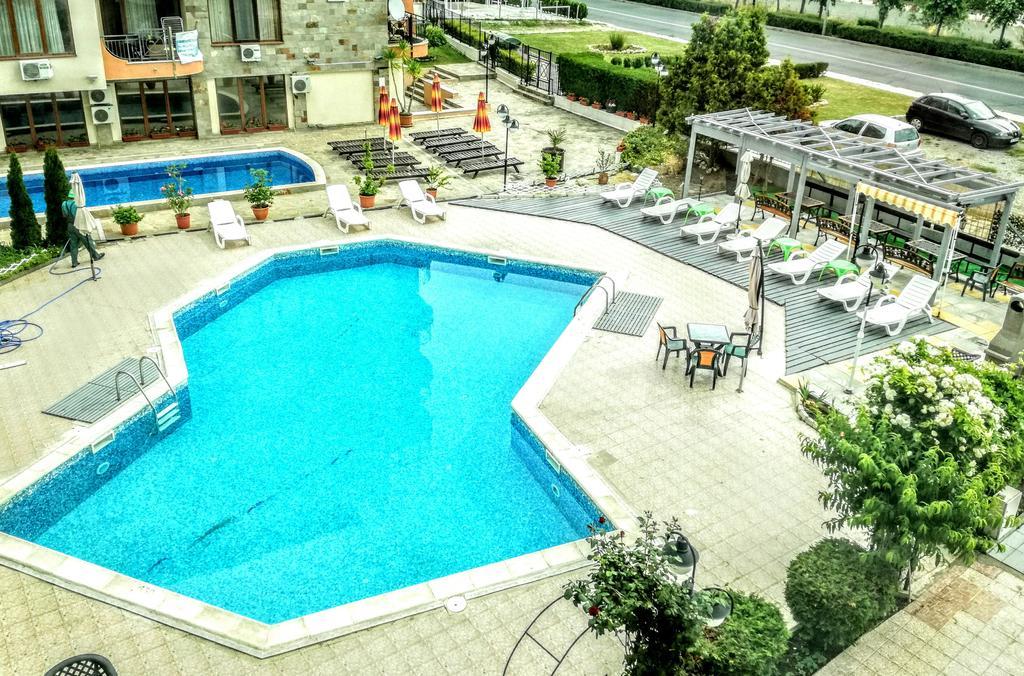 Luxury Breeze Apartment Pantai Sunny Bagian luar foto
